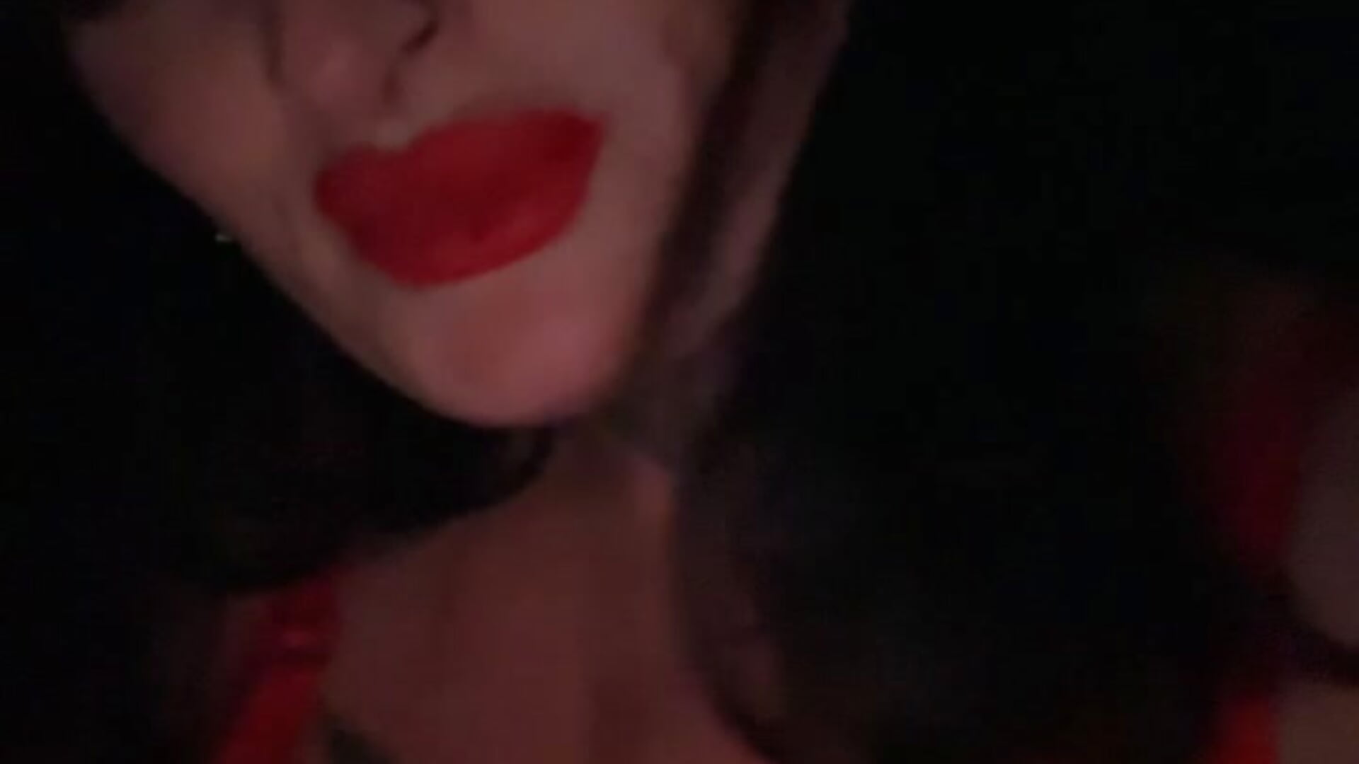 Bold Mommy jumps in back seat 🍆💦 - video by MommyScarletEire cam model