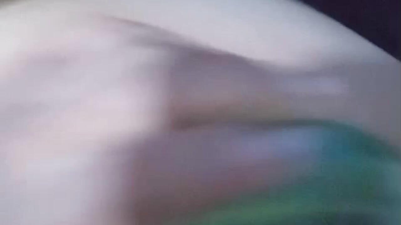 Jugando rico con un pepino — filmik Alexa2689, modela(-lki) na kamerkach