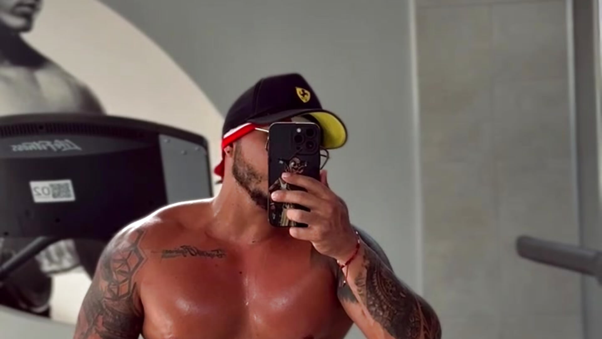 Trabajando mi el cuerpo de Dios griego - video by Mrernest cam model