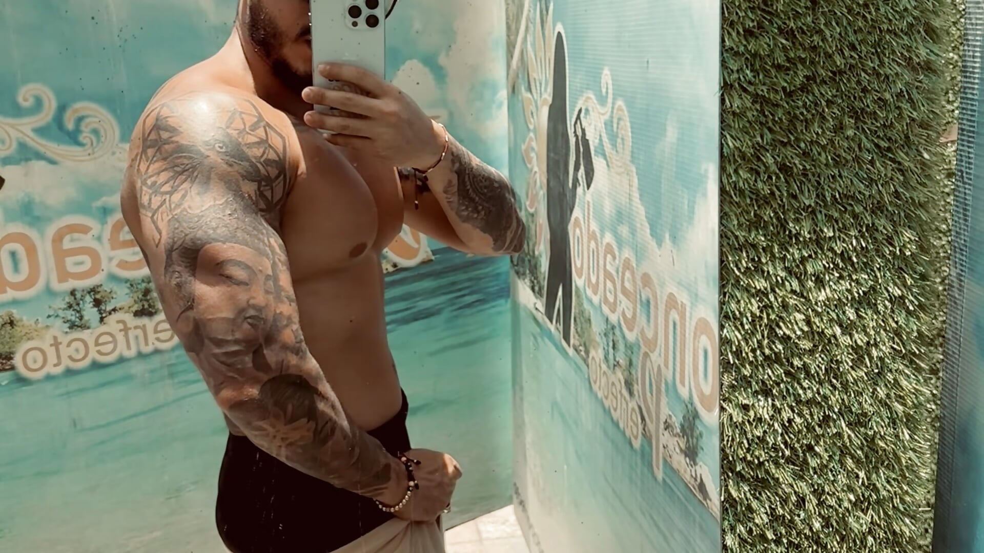 Video en el espejo - video by Mrernest cam model