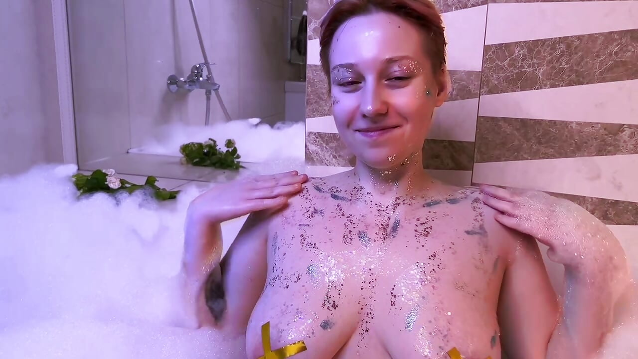 Wet play in the bathroom💦🔞 - AlexandraGreen adlı kamera modelinin videosu