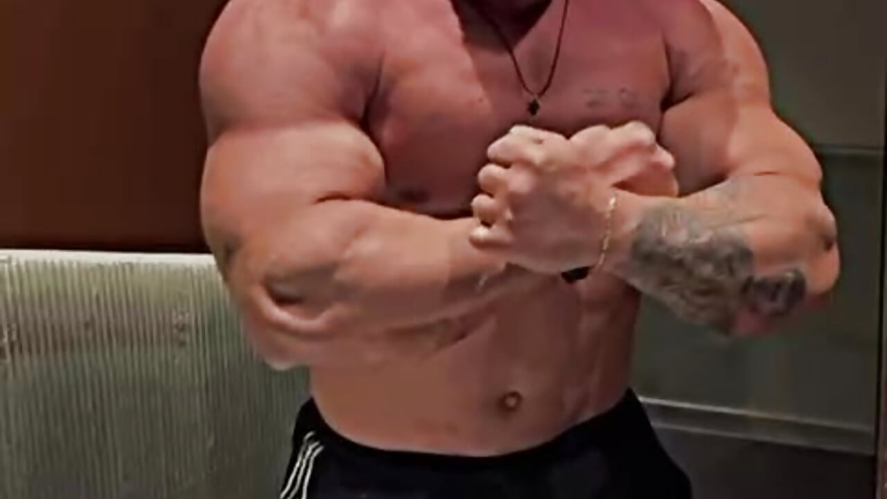 Muscle Flex - video by RickyMiami1 cam model