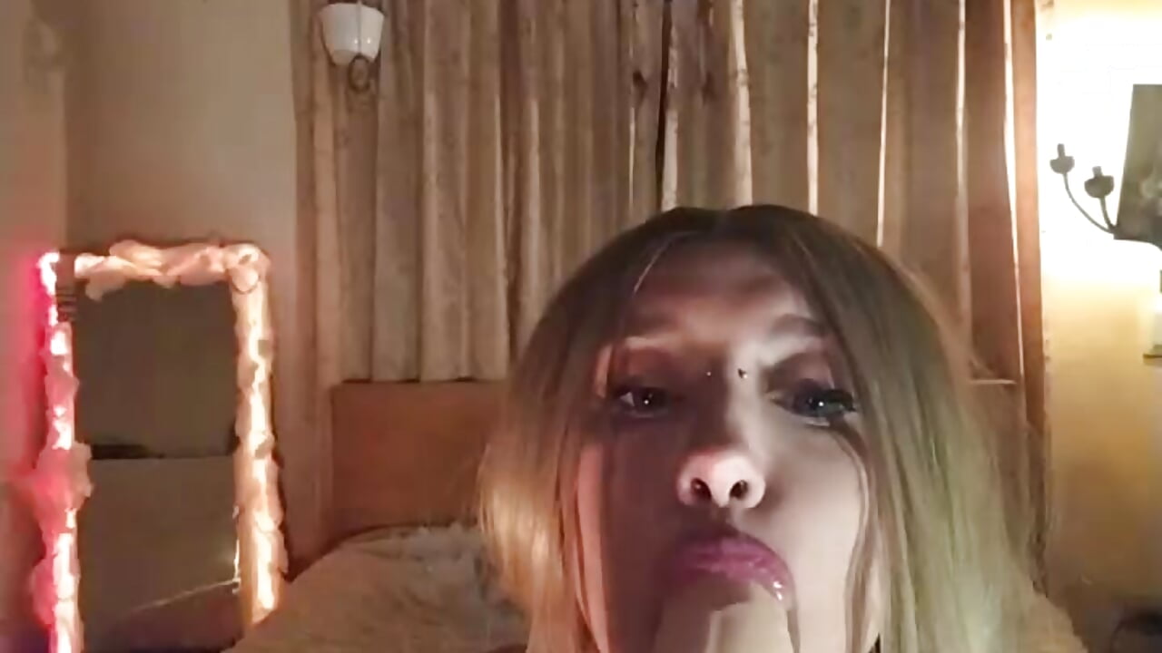 There's no comparison when I have you in my mouth 👄 🤤 come to me please <3 - clip cu Ariana_bb model videochat