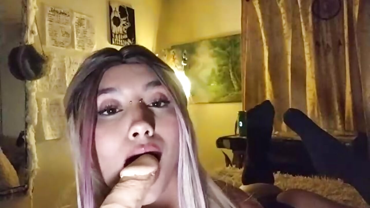 🥒💦 - video by Ariana_bb cam model