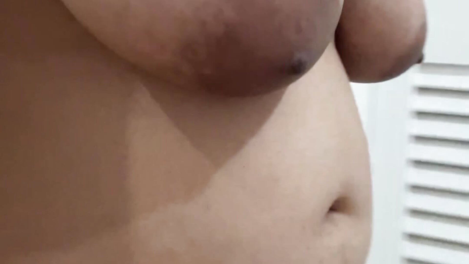 Playing with pussy 🐱 😋😋Come eat boys !