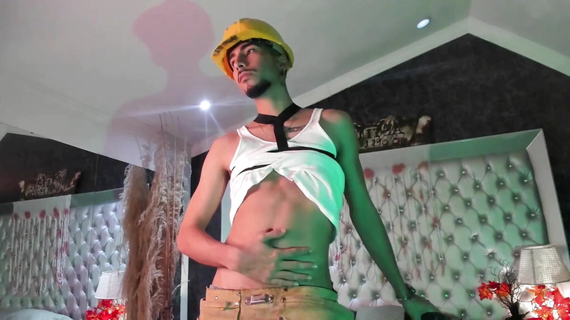 ONLINE - video by JhosuaCollins_ cam model