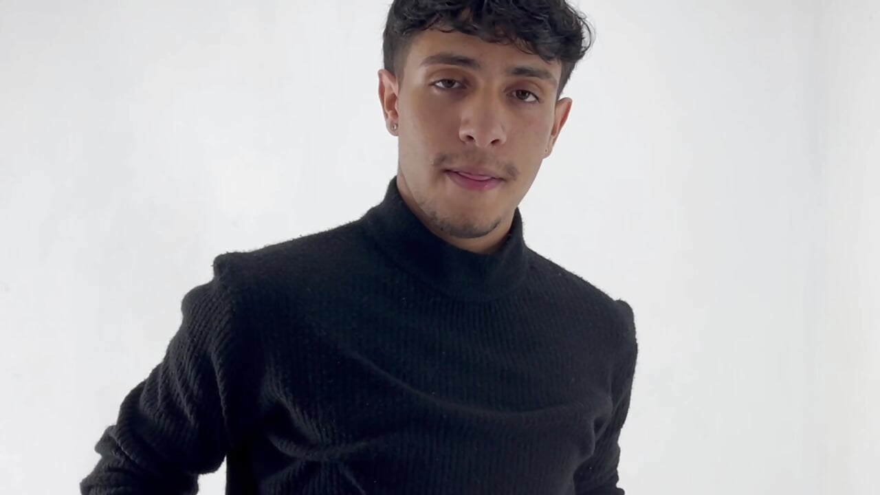 More about Max 🤍🤴🏽 - video by maximiliano_jam cam model