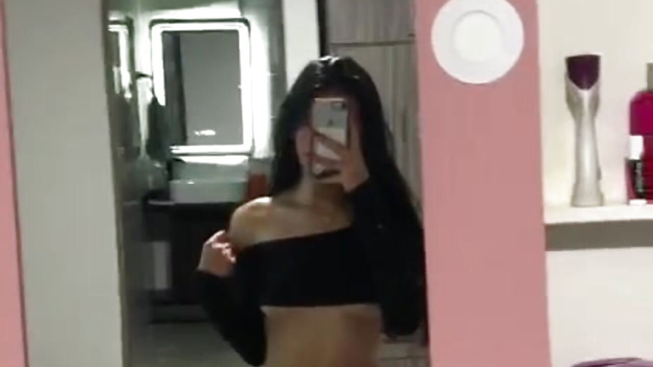 Dance sexy - video by sweetcherry_21 cam model