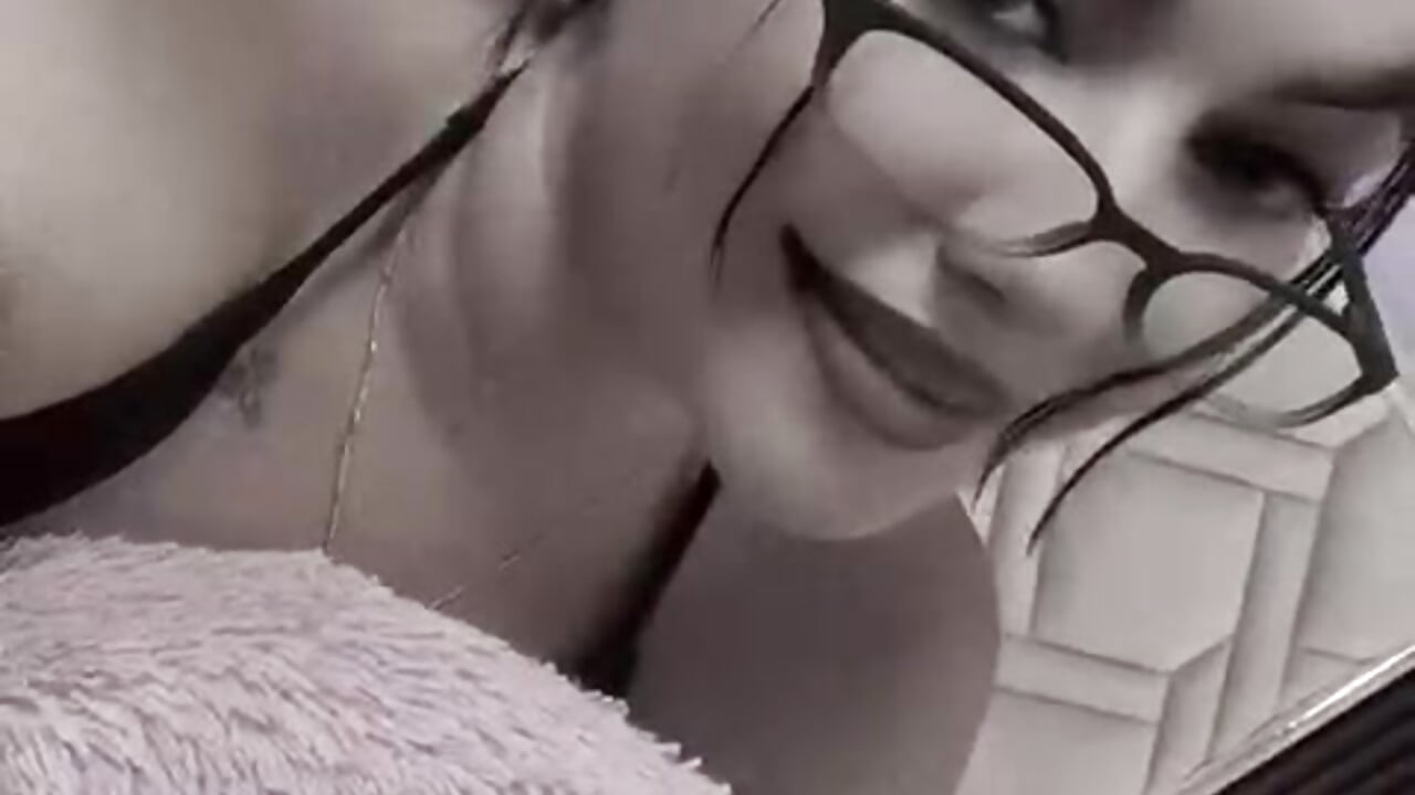 I’m online… come get closer 💋🤗🍑 - vidéo du modèle de showcams MiaaFarrel