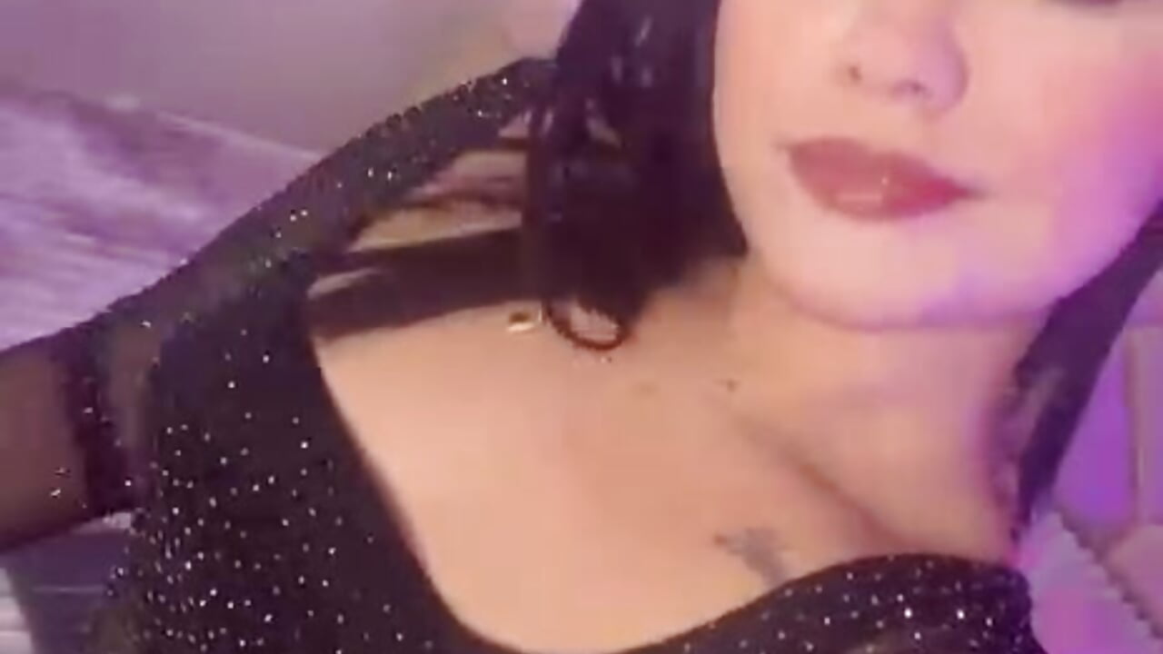 The more you tip… the better it moves 🍑 Don’t just watch… make it worth it 😈 - MiaaFarrel主播的视频