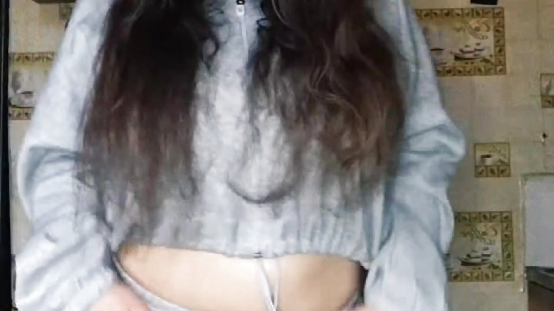 Shake ass - video by DierdreCousineau cam model