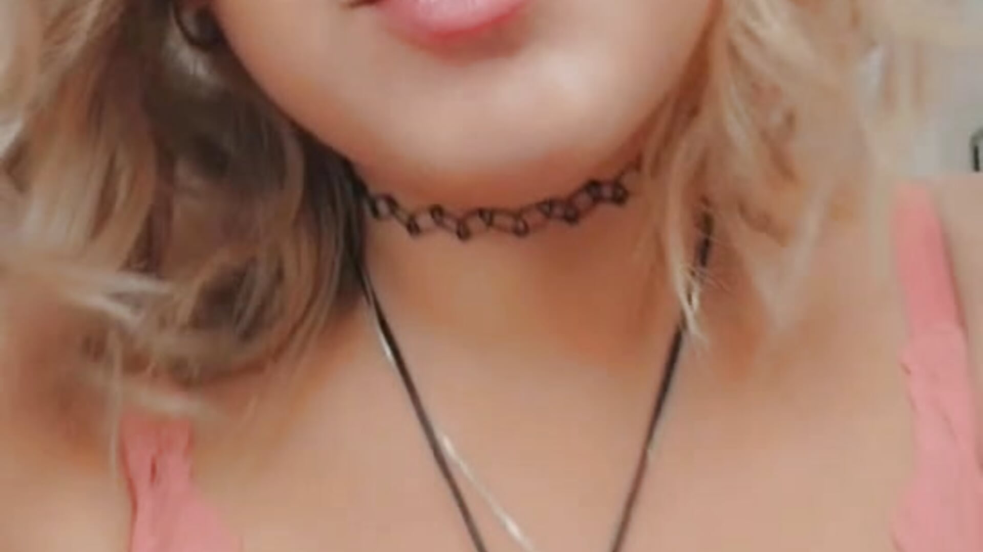 A kiss for you - video by GoddessChantelle cam model