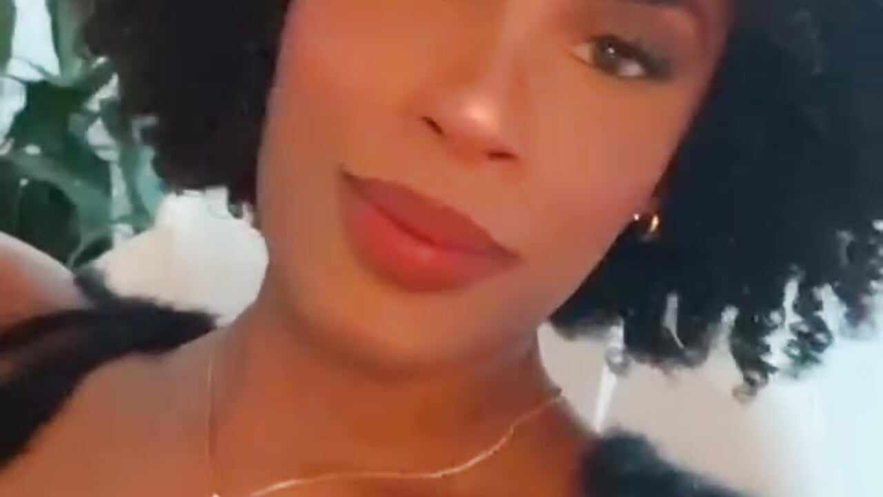 Hi! - video by QueenShani cam model