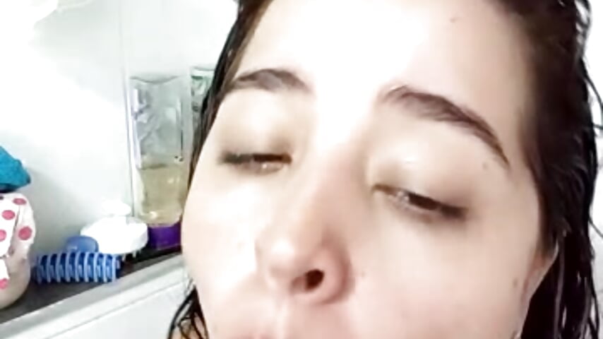 mamada hot shower
