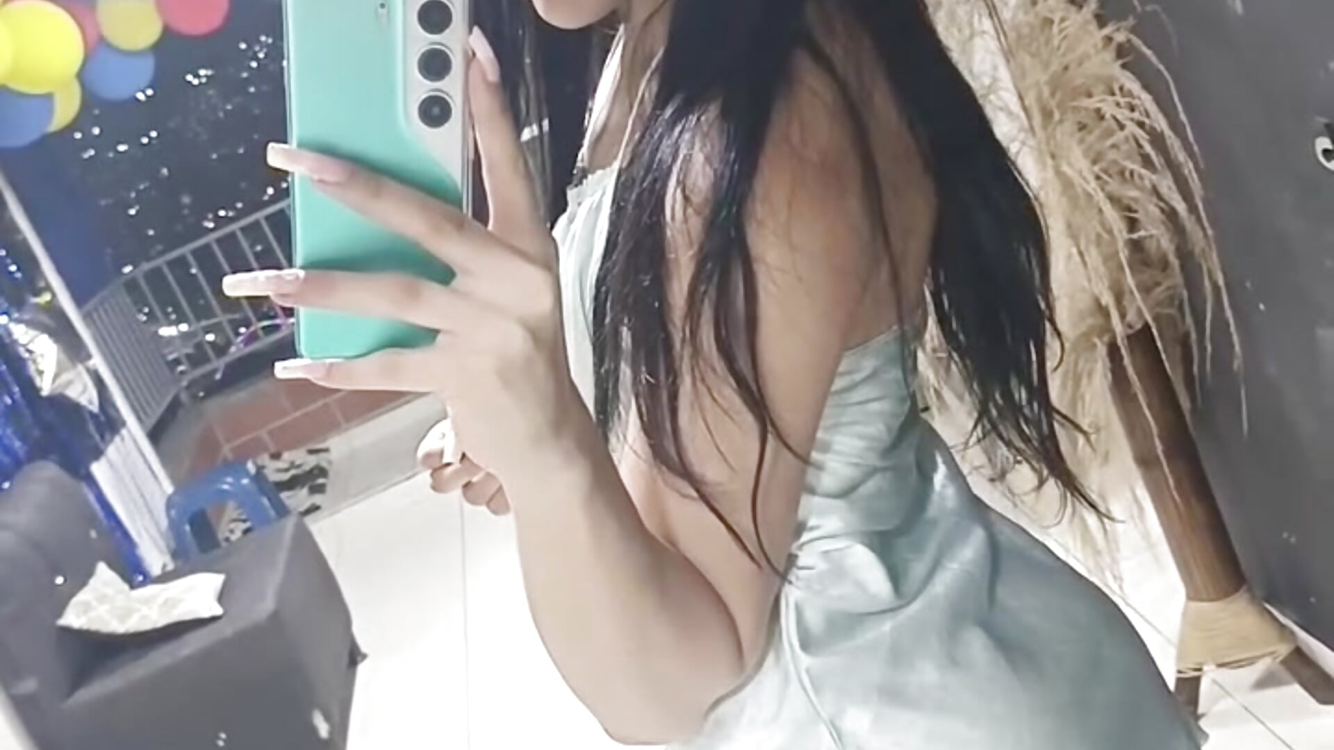 163118