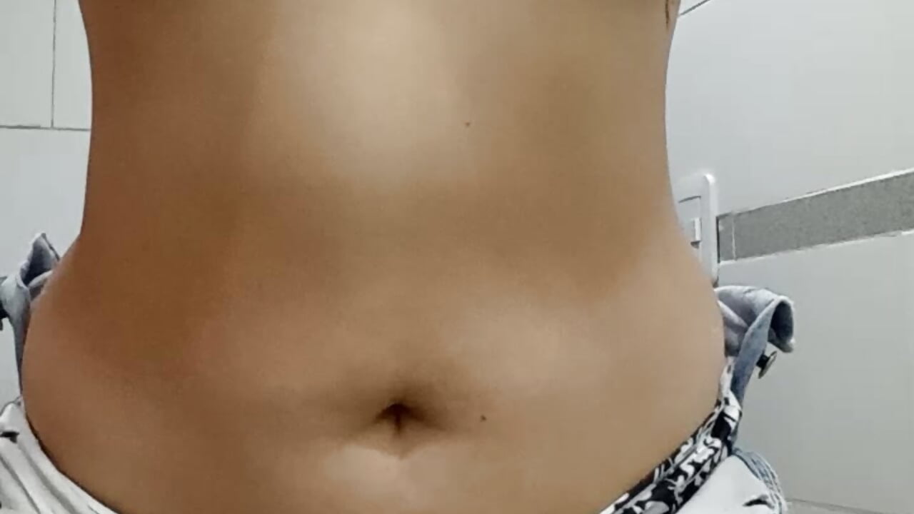 Una buenas manos para estas tetas despues de la ducha 🥵🥵🥵 – video af LizaDaki