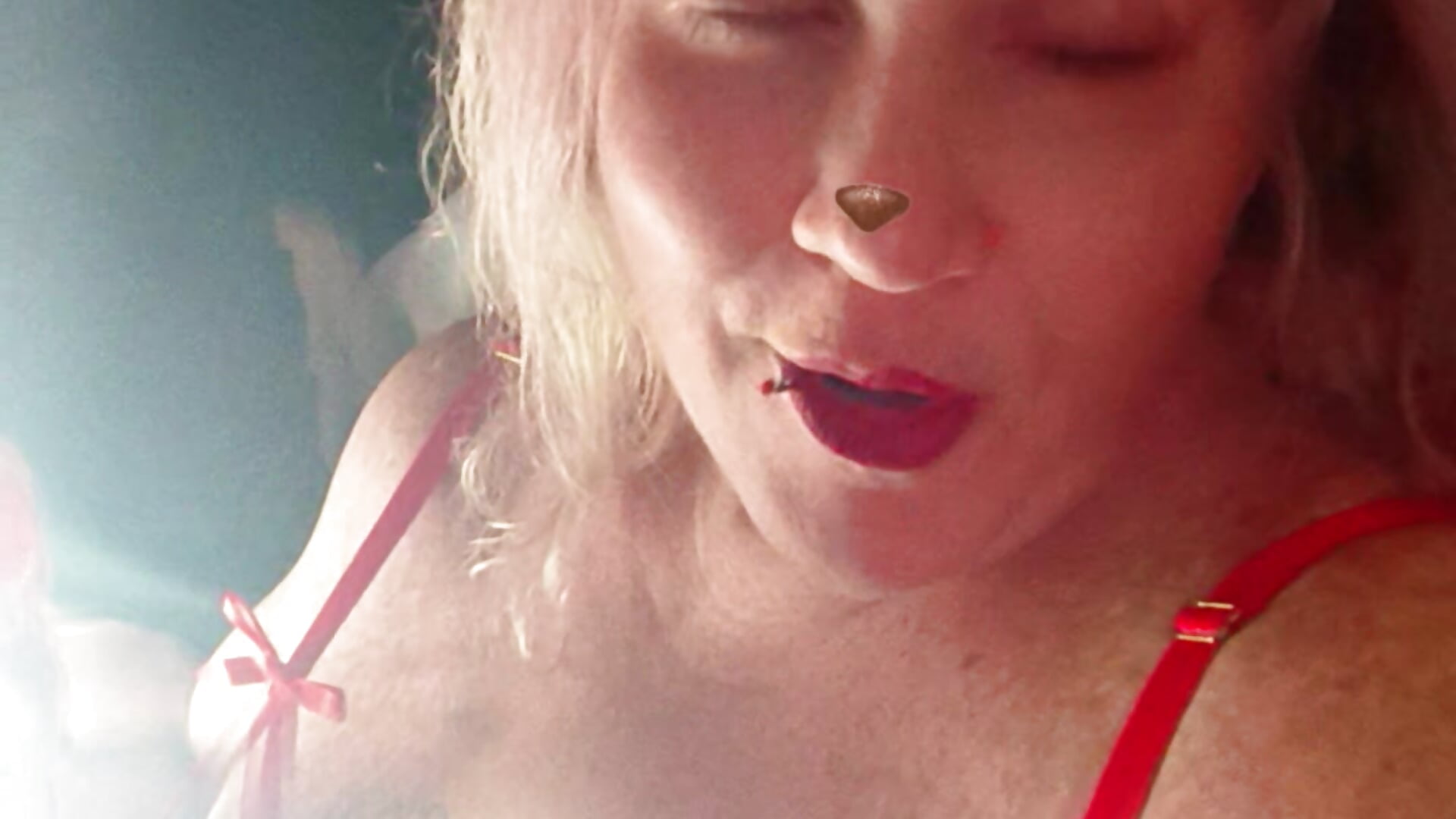 Hoppy Easter! - video di Courdles modella di cam