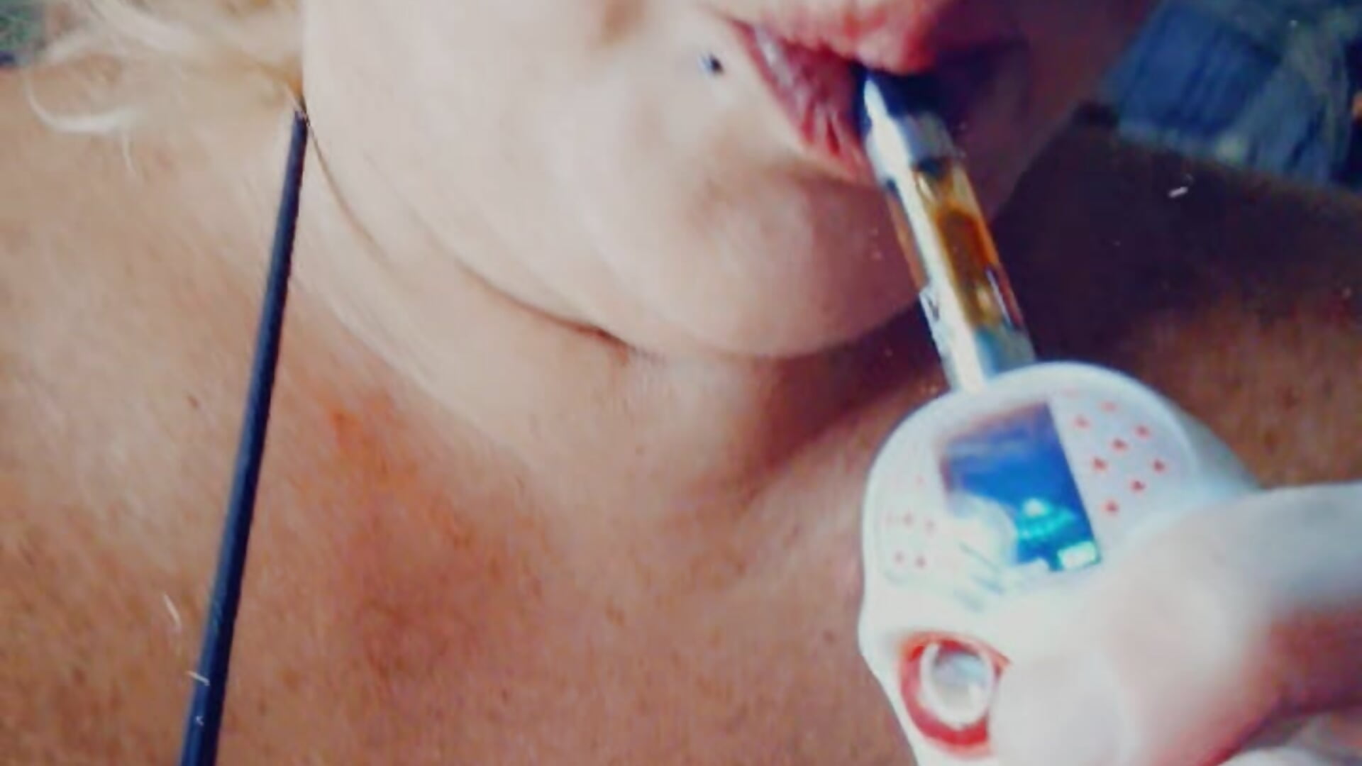 Smoking Alien - video by Courdles cam model