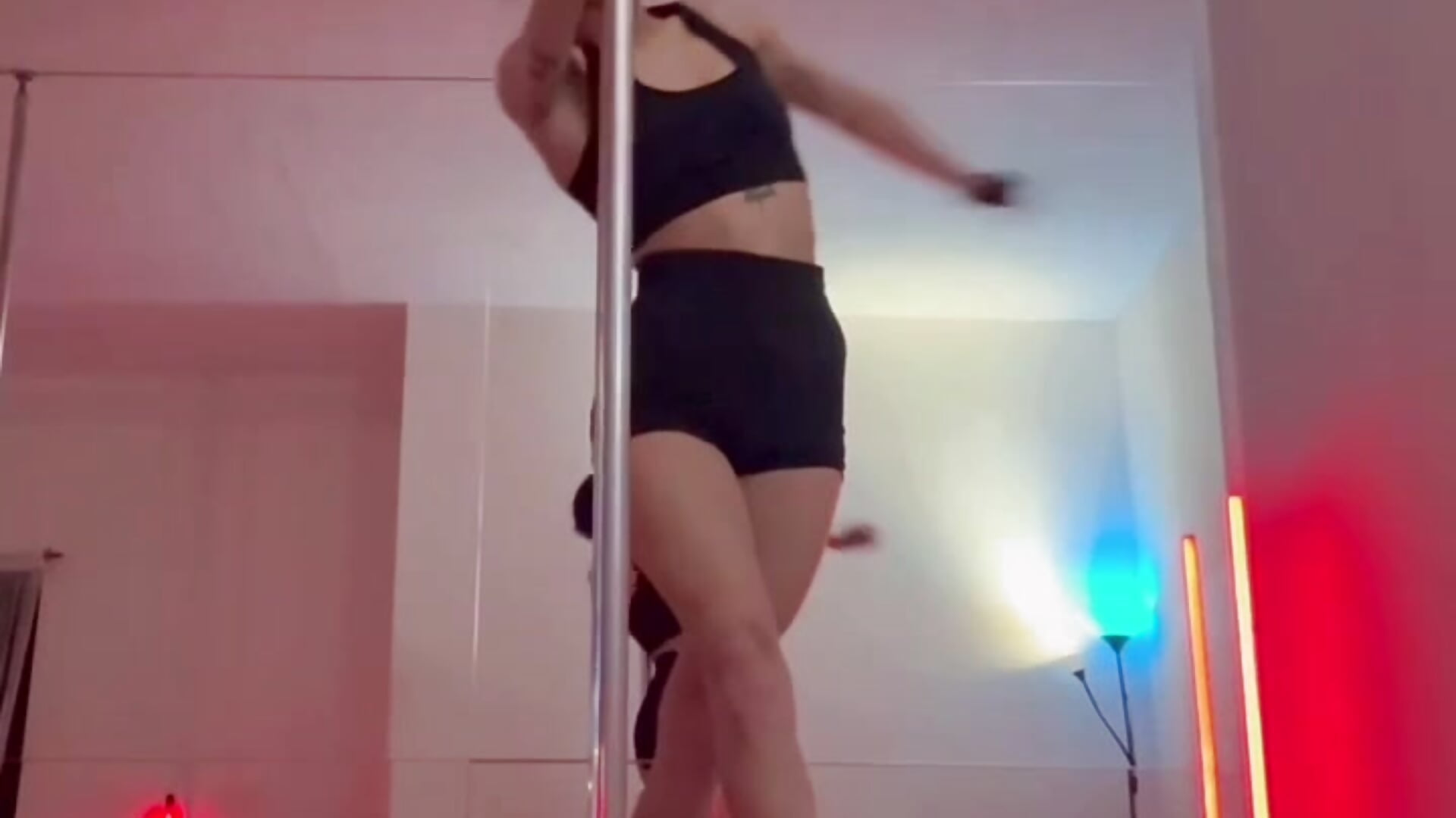 Dance with me – video af VioletAsh cam-model