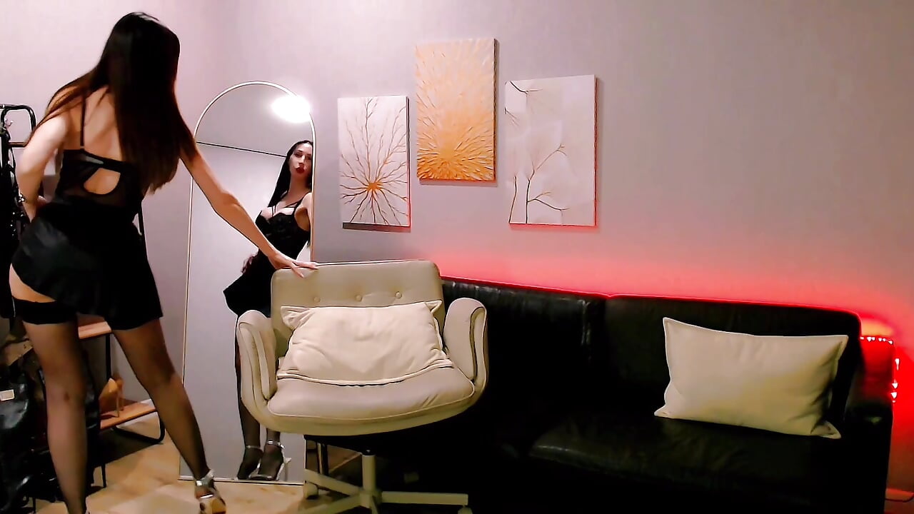 Teasing dance - video by Ella_Sea cam model