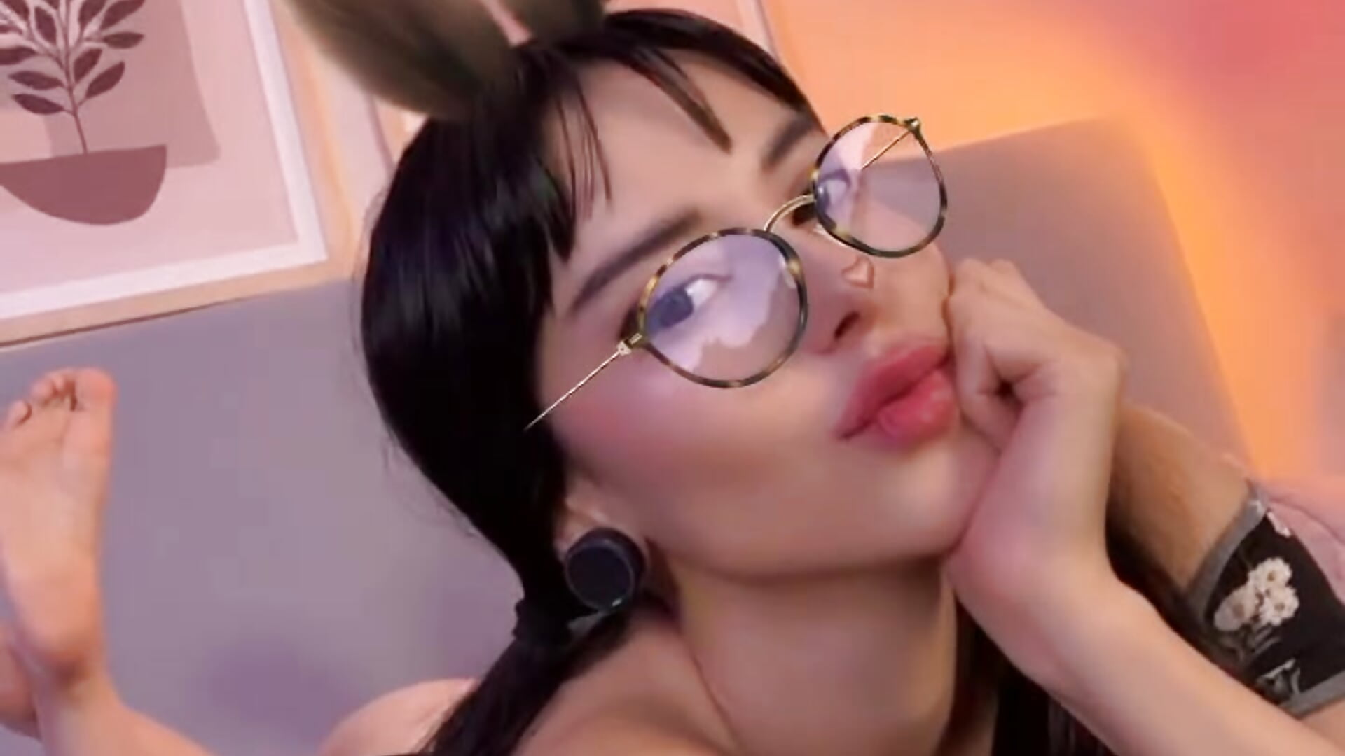 Easter Week is here! 🎉 March 30 - April 6. Don’t miss the exclusive surprises in my live shows. 🐣 - KiimJoi 캠 모델의 동영상