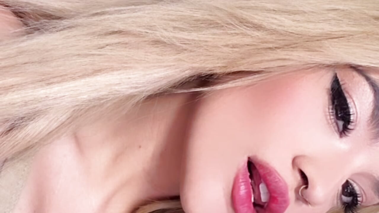 Blondie badie💫 - video by sabrina_rosee cam model