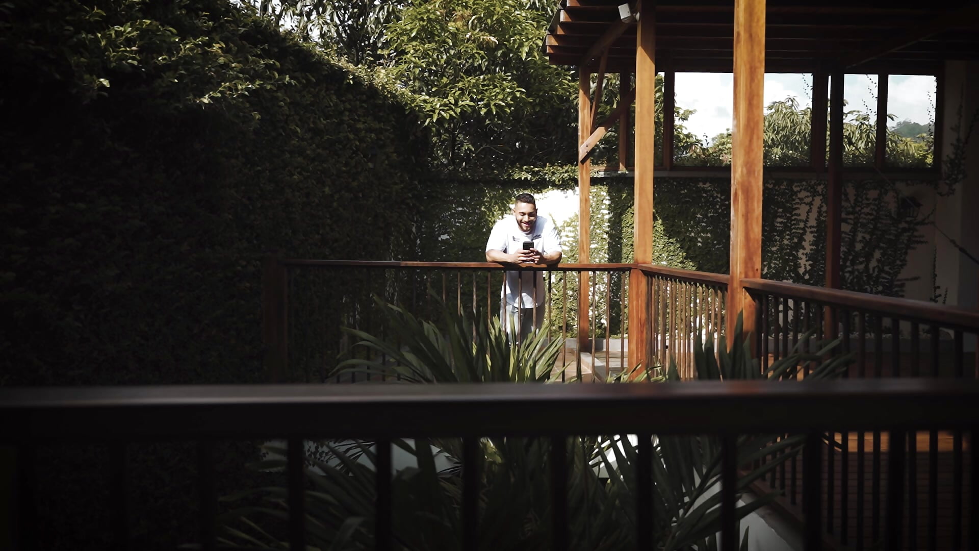 "My skin is addictive, but my control is what ruins you." - massimofiore_ 캠 모델의 동영상