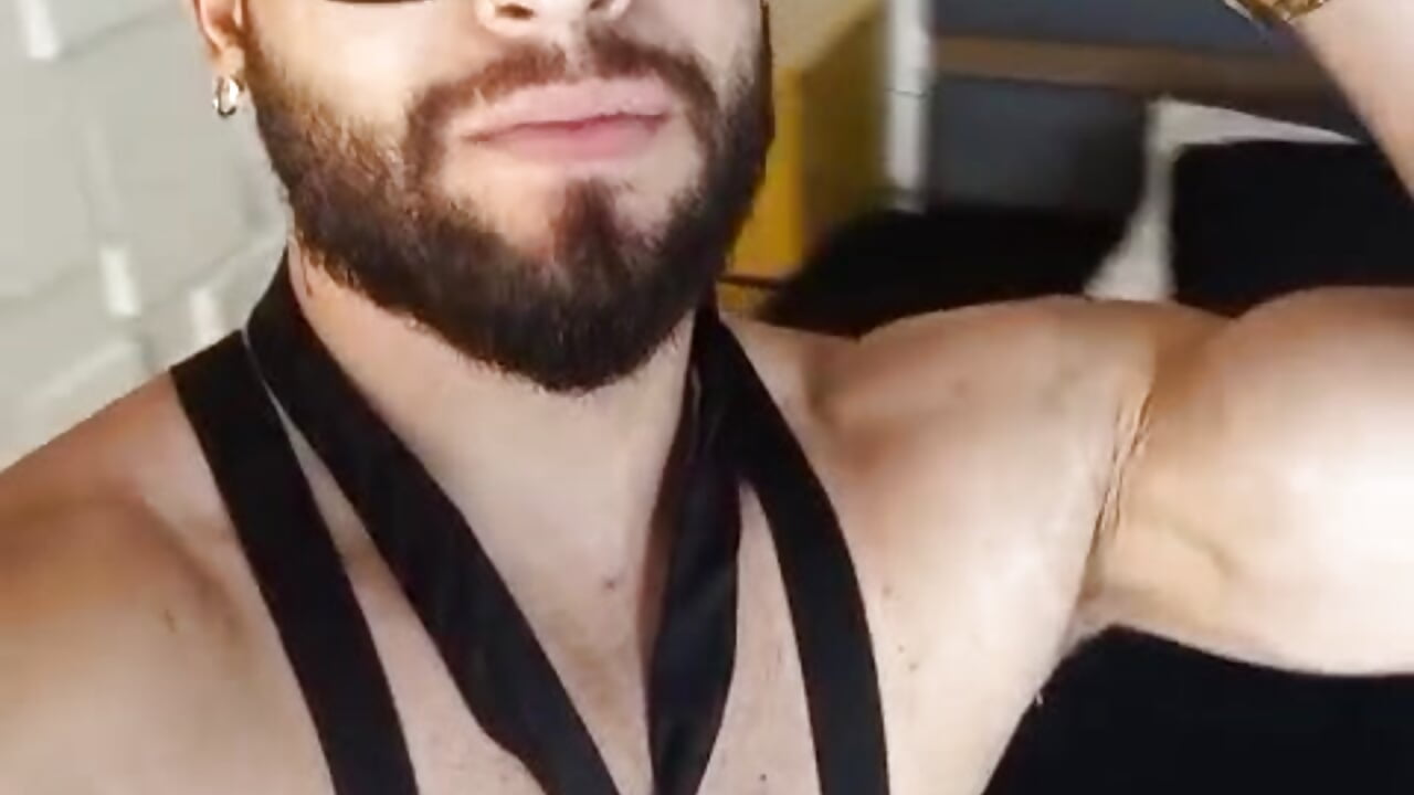 "The executive of your wet fantasies" - massimofiore_ 캠 모델의 동영상