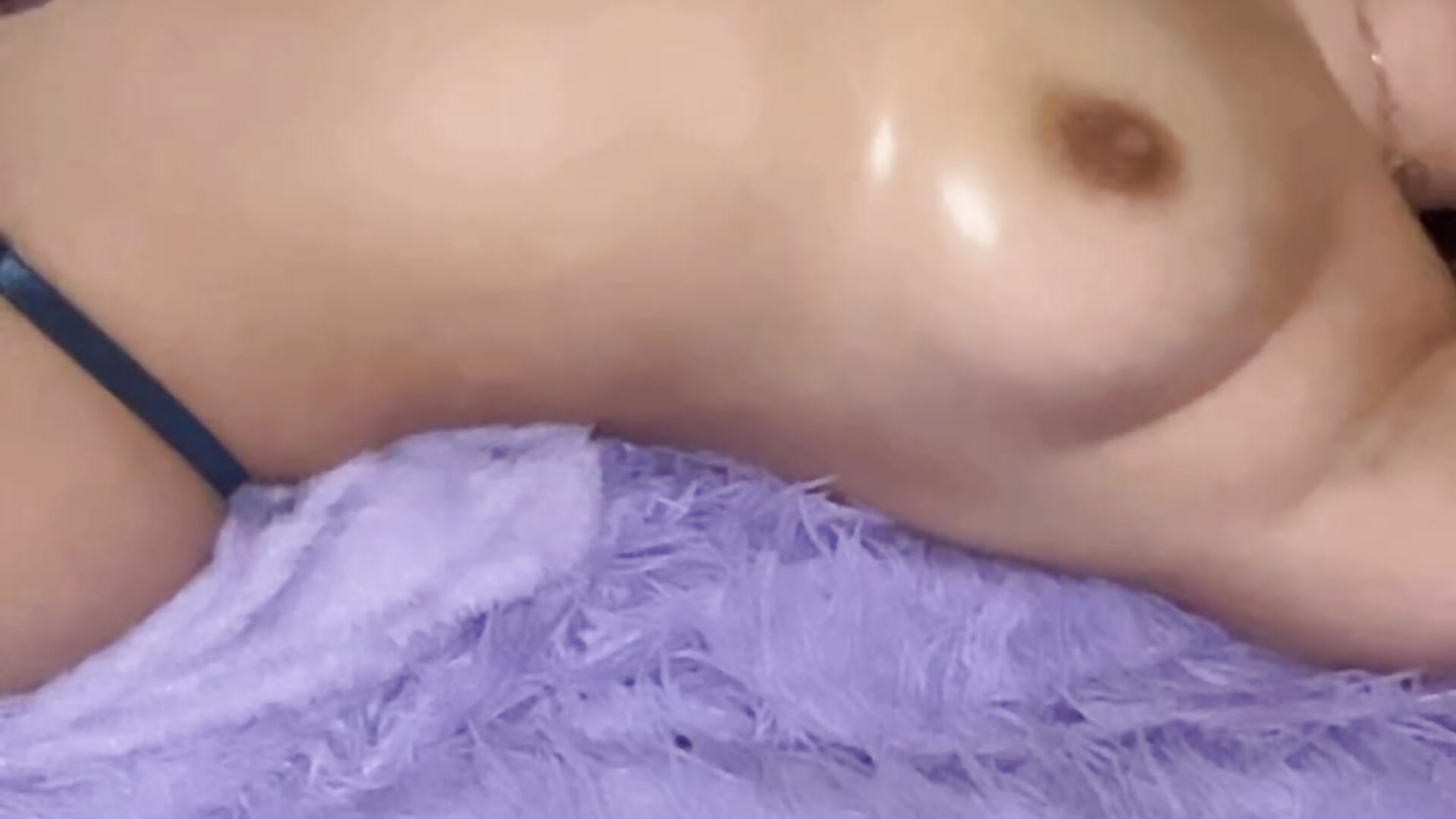 sensual massage for her tits - วิดีโอโดย TwoAsOne