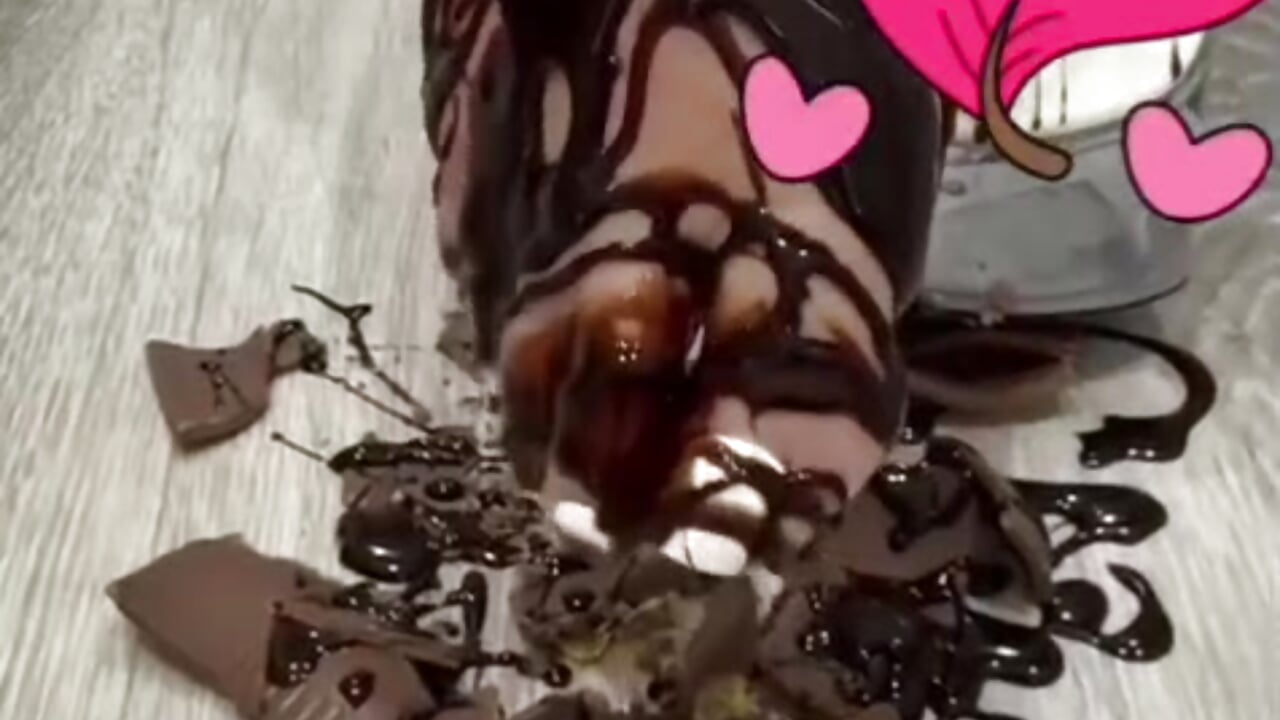 Chocolate feet show 🤤👣🍫 - video by AlombraMorris cam model
