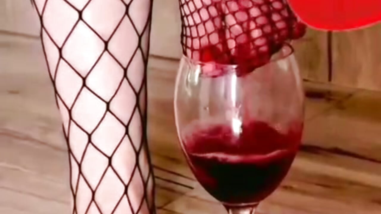 my toes in your wine 🍷 - video by AlombraMorris cam model