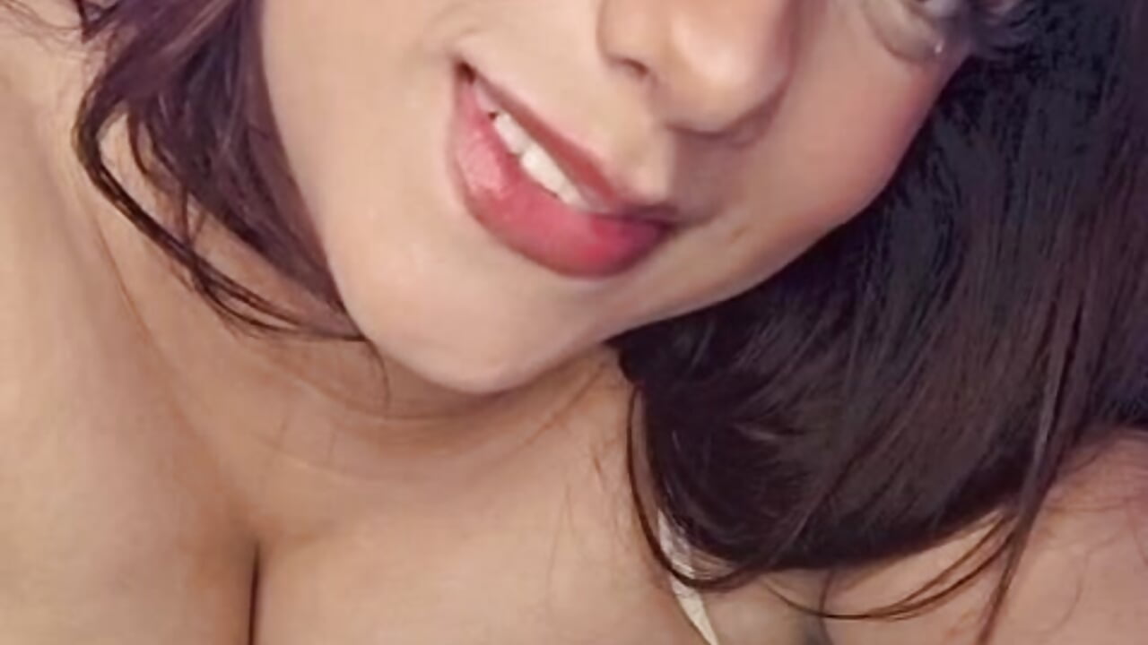 heyy 🌺😍 - video by krystal_swift cam model