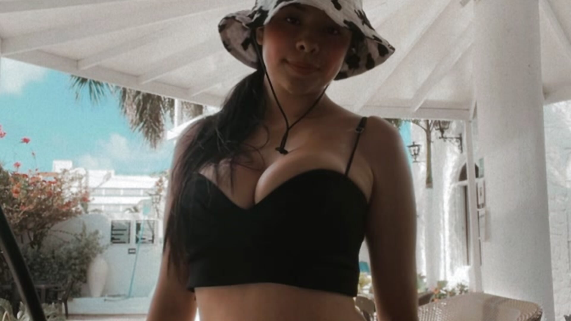 Playita - video by Canneela cam model