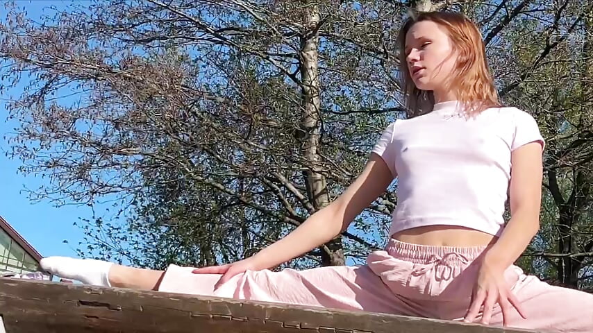 Outdoors Stretching - Vídeo de lxsundollyxl, modelo de vídeos