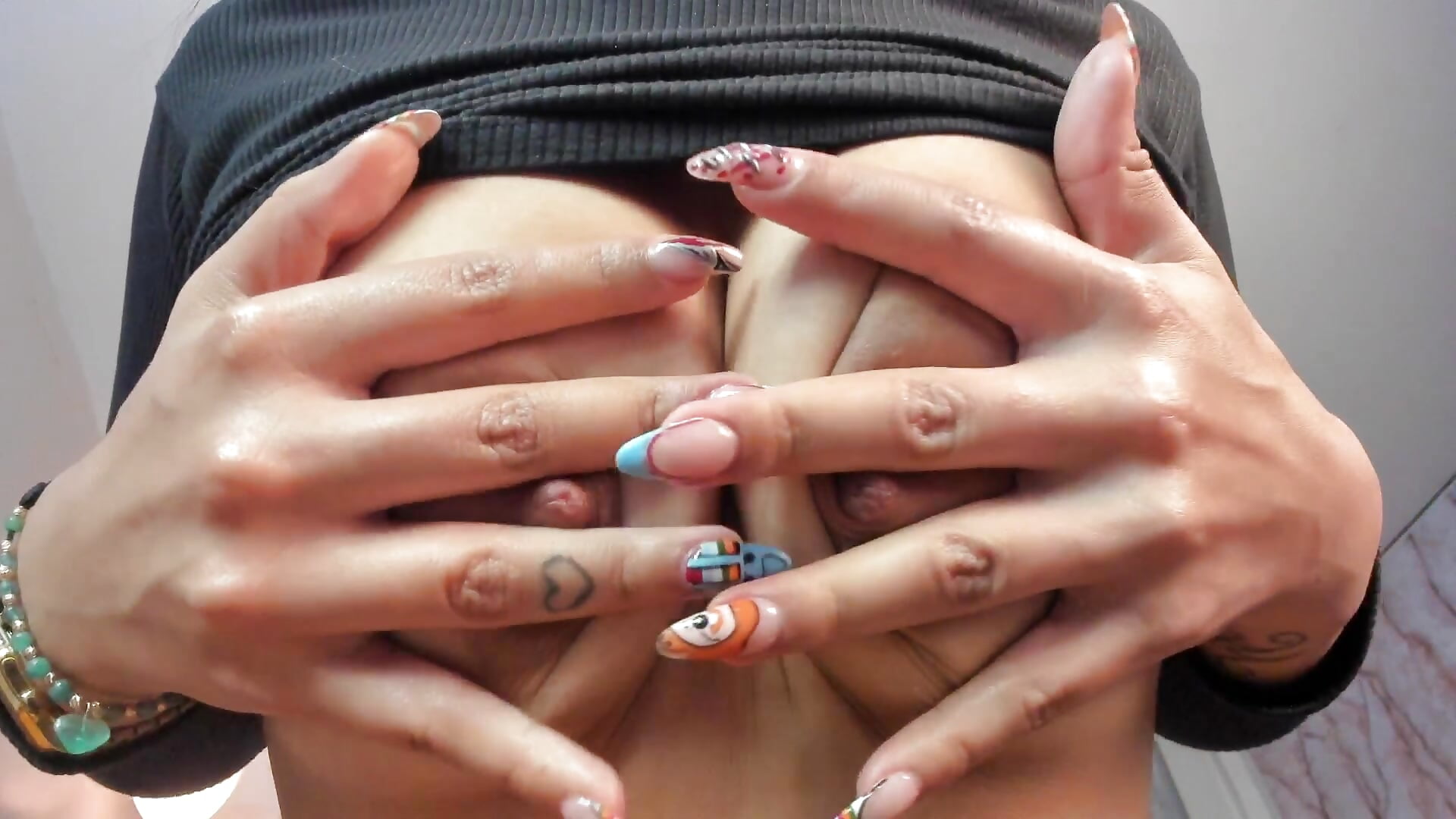 Oily tits 🔥 - video oleh model kamera nikolevoshkie_