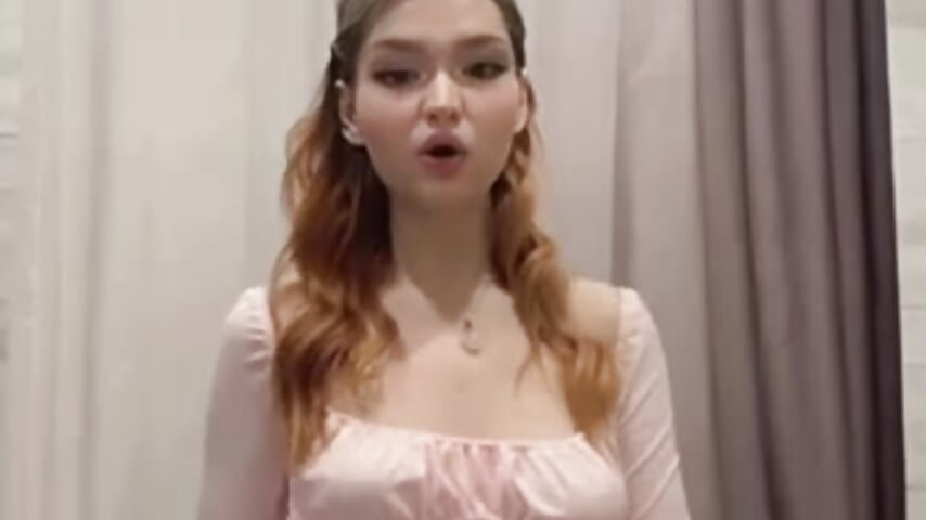 cutie – video od webkamerové modelky BellaMarebelle