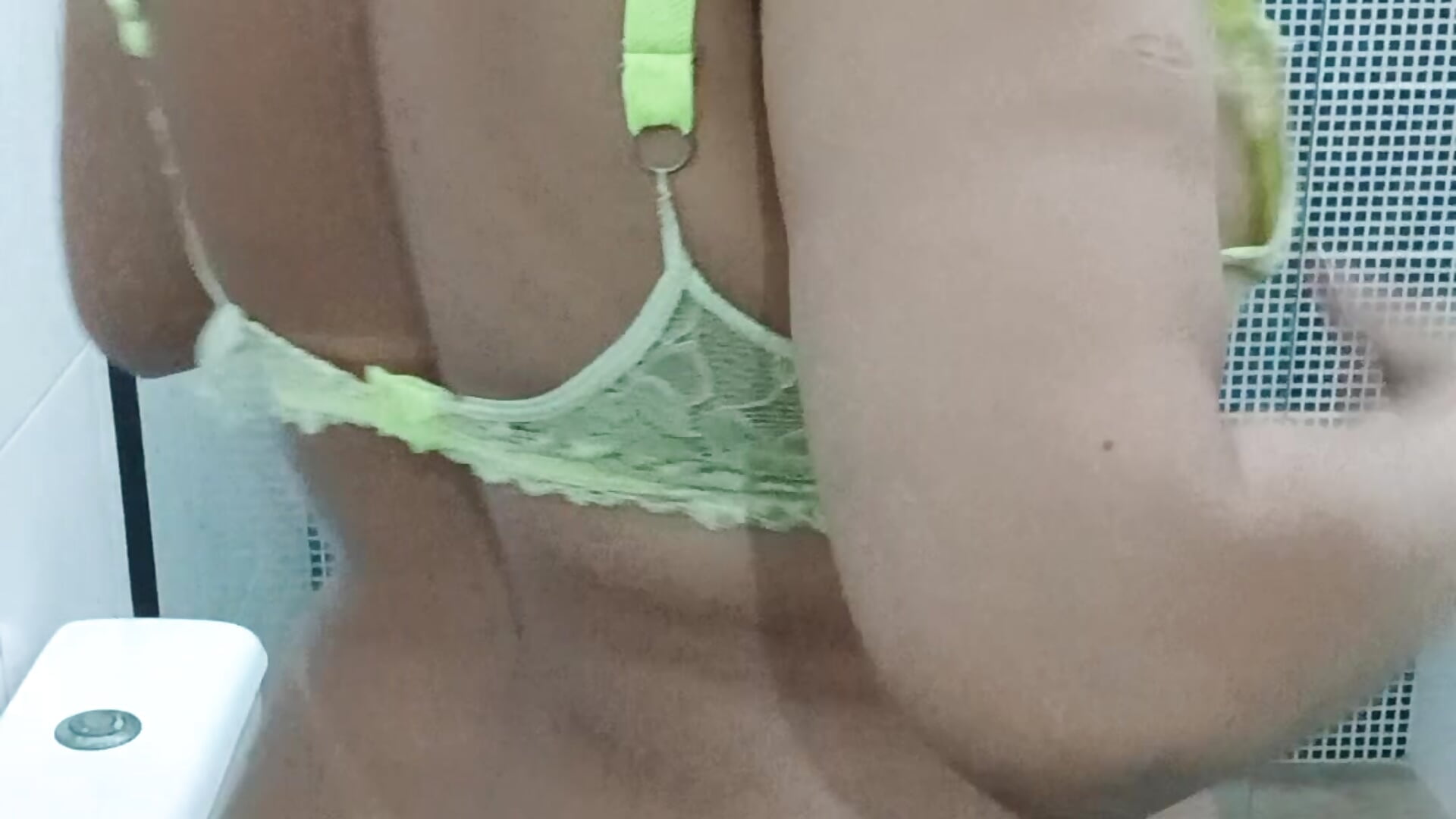 BRASILEIRA MOSTRANDO SEIOS, BOCETA, GOZANDO - video van AuroraChest cam-model