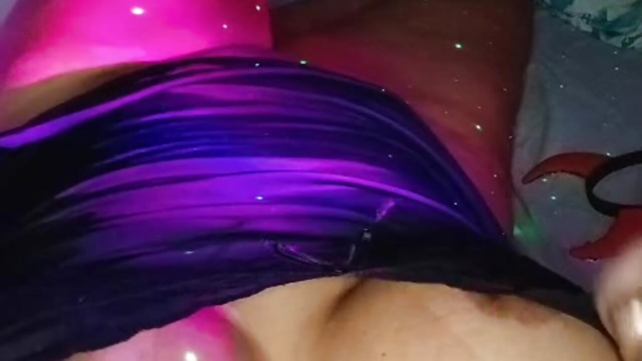 Com brinquedo 🐸 - video av AuroraChest cam model