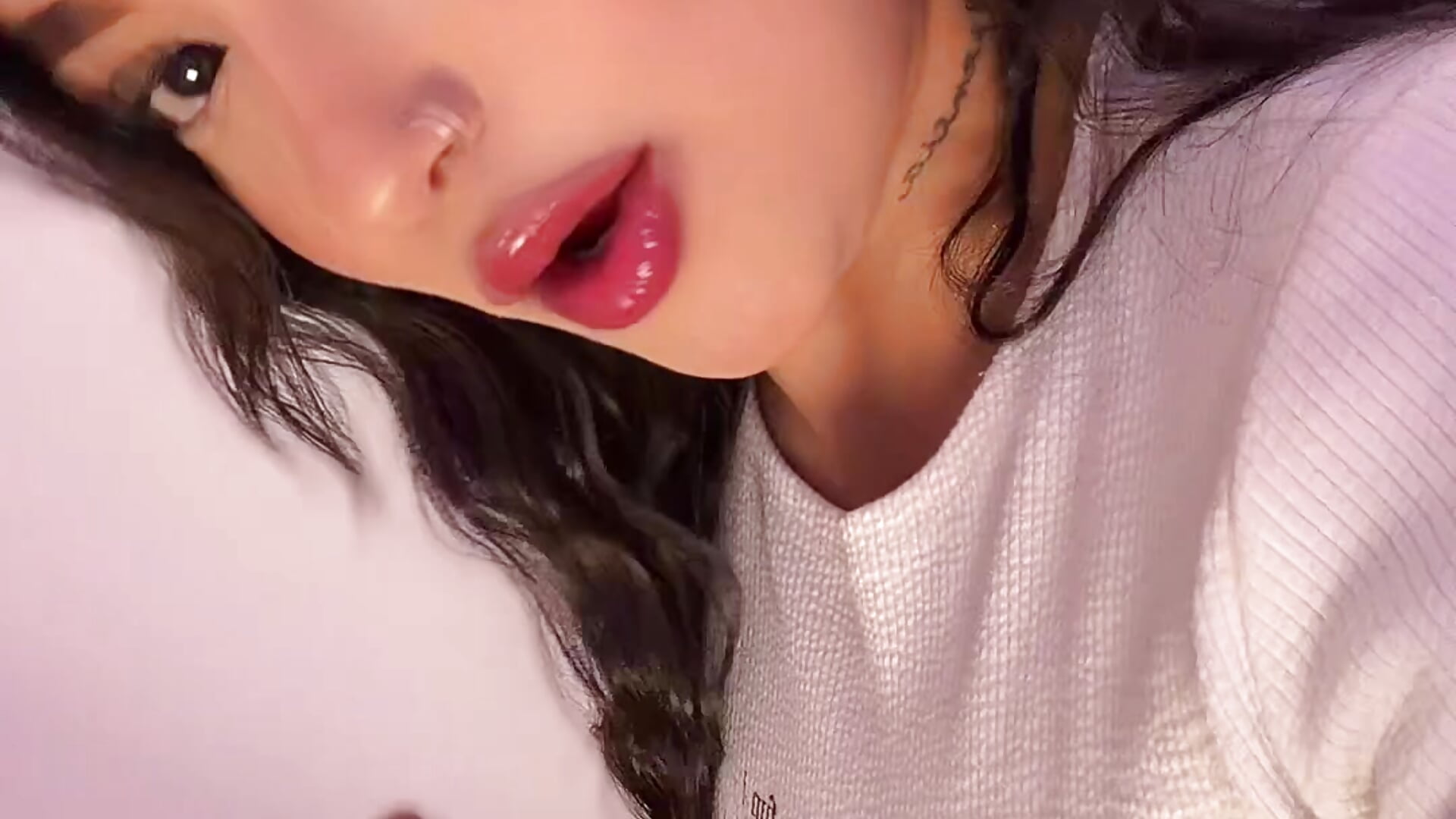 Your new favorite temptation 🥵 - فيديو من _SofiaMiller موديل الكام