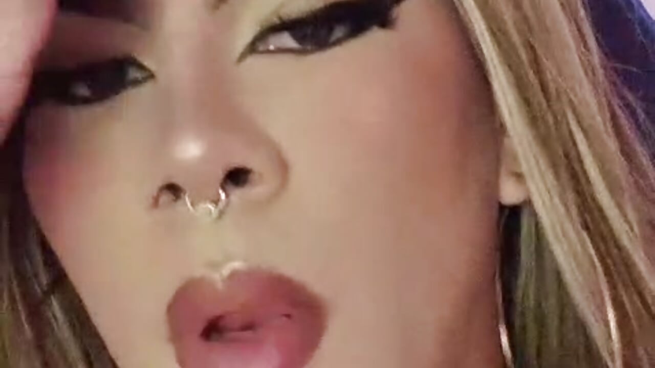 Something tells me you’d want to take a peek 😉 - video by Antonella_copper cam model