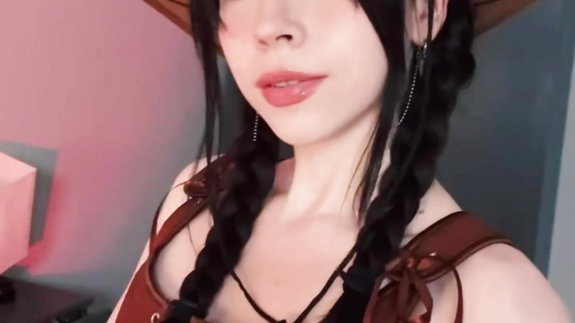 Public - video oleh disco_elysium kamera model