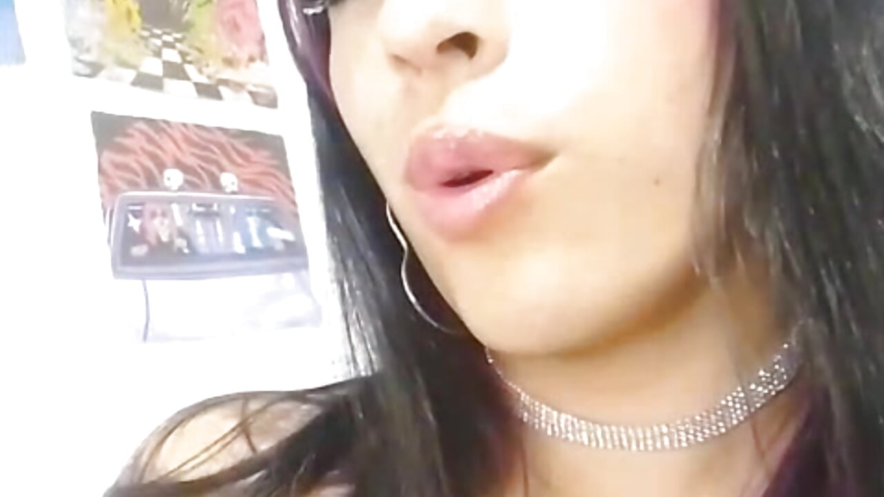 Kiss😋😘 - Veronicat04主播的视频