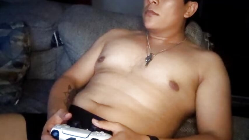Jugando play en boxer🤤🔥 - video by juan_penetreitor cam model