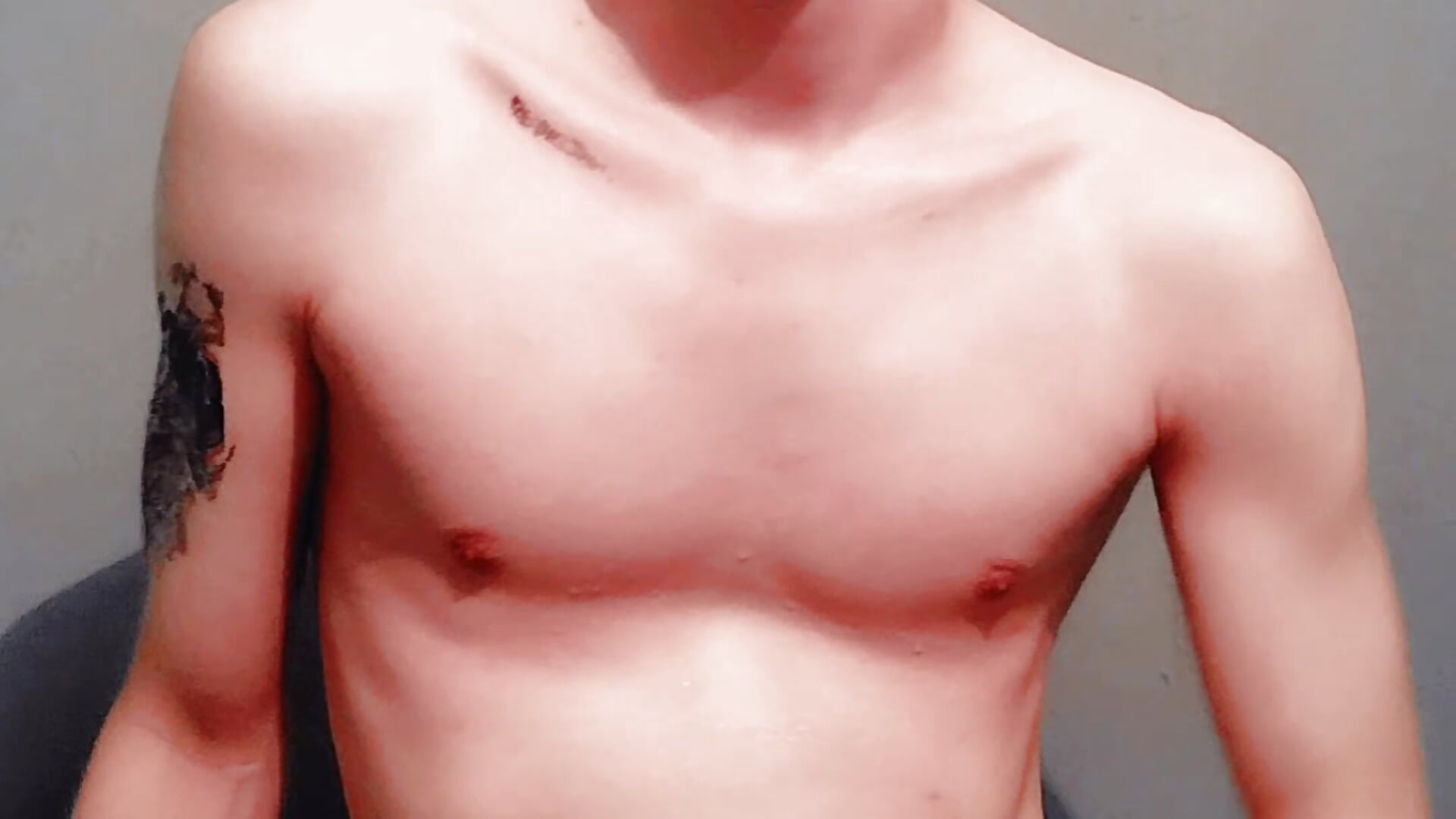 JERK OFF in BATH - video by frozen_boy cam model