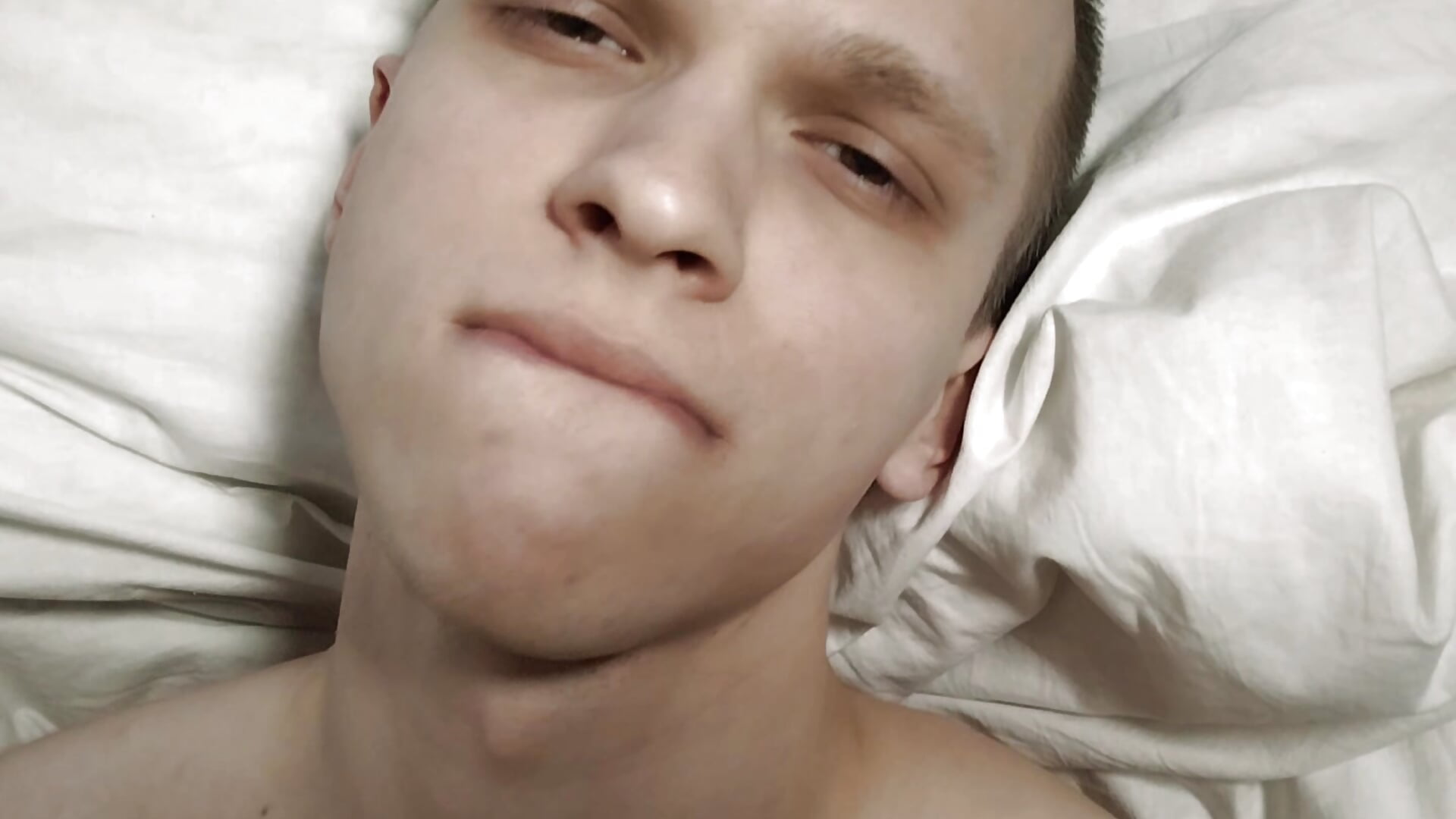 MOANING CUMMING FACE - video by frozen_boy cam model