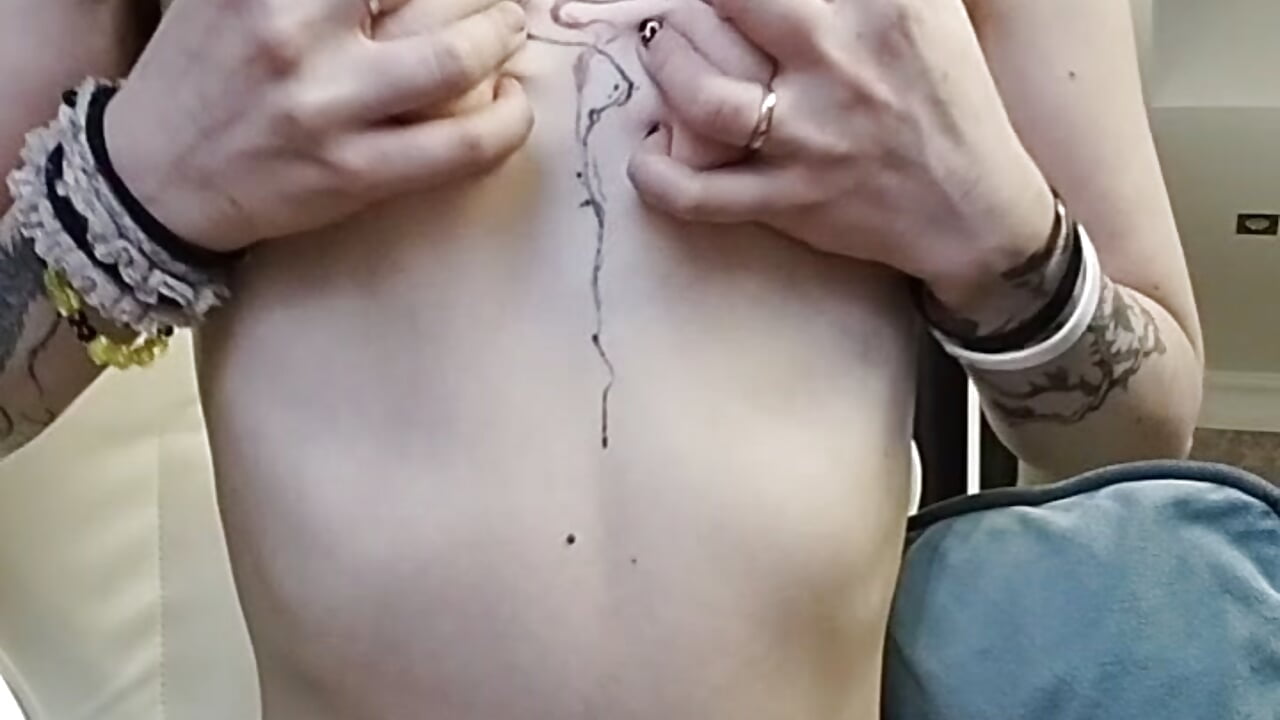 Play with my tits