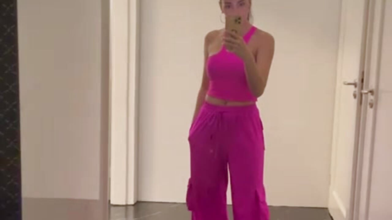 Look at me - فيديو من MargotDeVille موديل الكام