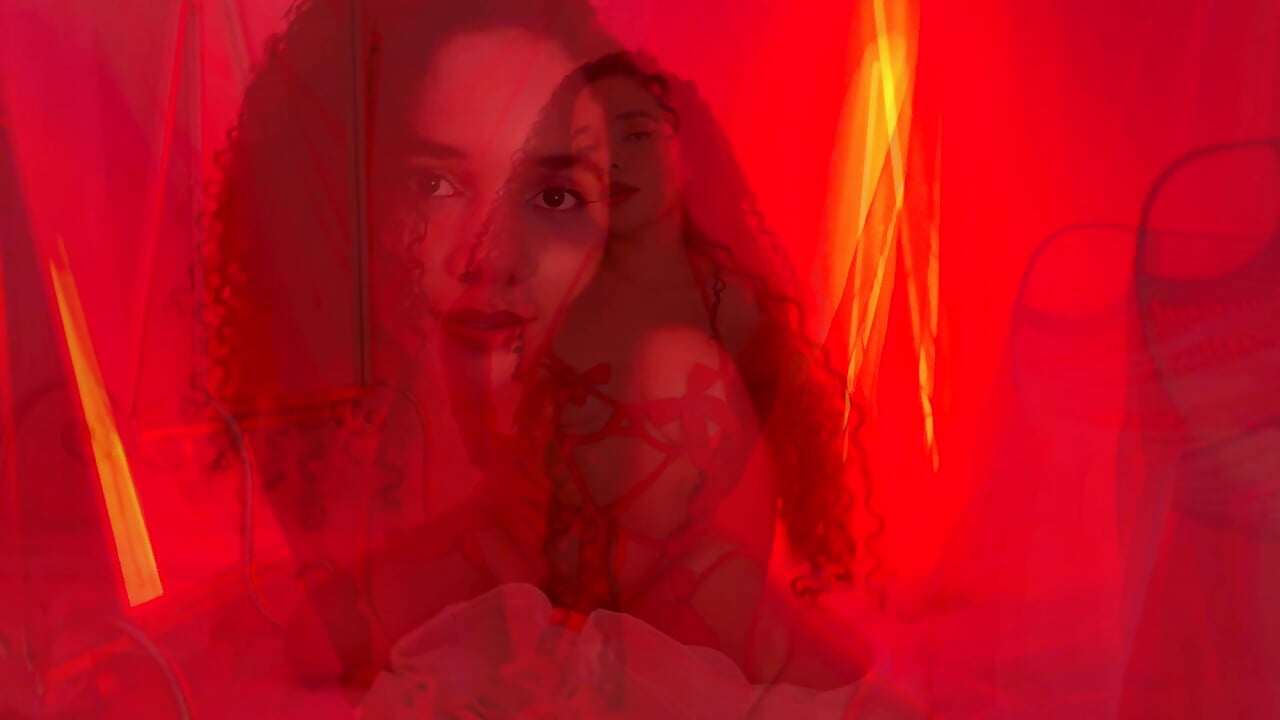 Meet me - vidéo du modèle de showcams esther_sofia