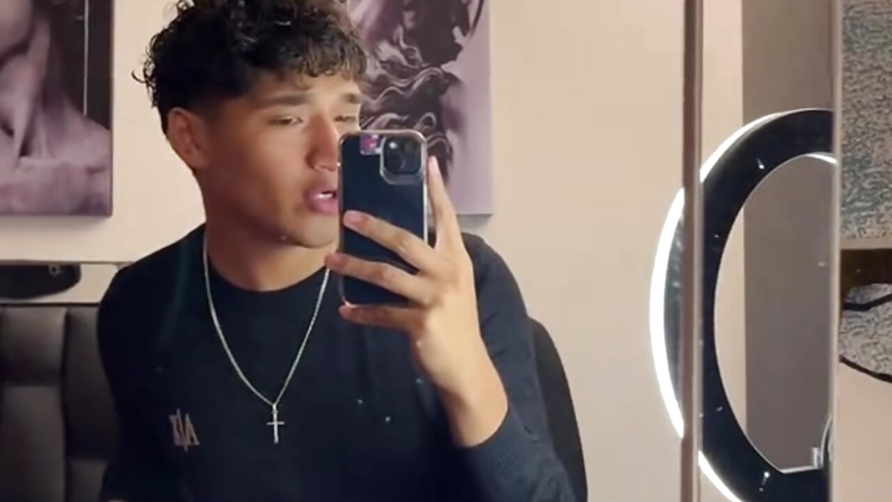 cantando un poco - video av mateo-Esposito cam-modell