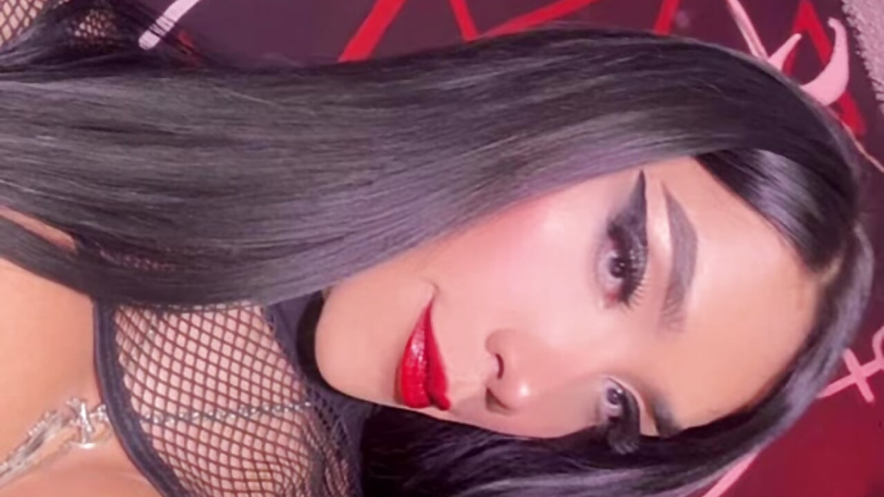 look me - video by Victoriavampire666 cam model